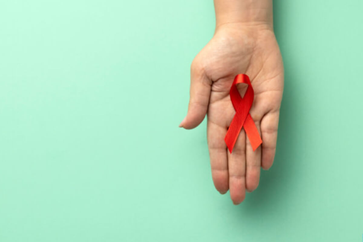HIV bei Schwulen – Was ist HIV, welche Symptome hat man und Umgang damit?