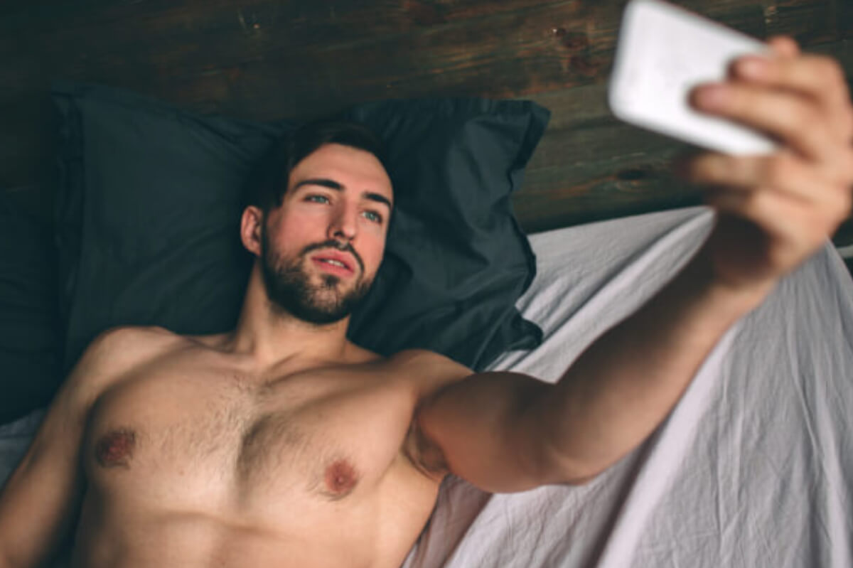 Sexting und Dickpic – 10 Tipps, wie du deinen Schwanz am „Größten“ fotografierst