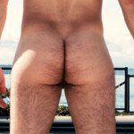 Analhygiene Symbolbild: Nacker Männer-Arsch Englisch: Anal hygiene Symbolic image: Naked male butt