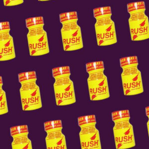 Rush Poppers Symbolbild: Viele Rush Popper Fläschchen vor dunklem Hintergrund. Englisch: Rush poppers Symbolic image: Many rush popper bottles against a dark background.