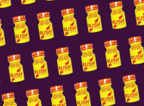 Rush Poppers Symbolbild: Viele Rush Popper Fläschchen vor dunklem Hintergrund. Englisch: Rush poppers Symbolic image: Many rush popper bottles against a dark background.