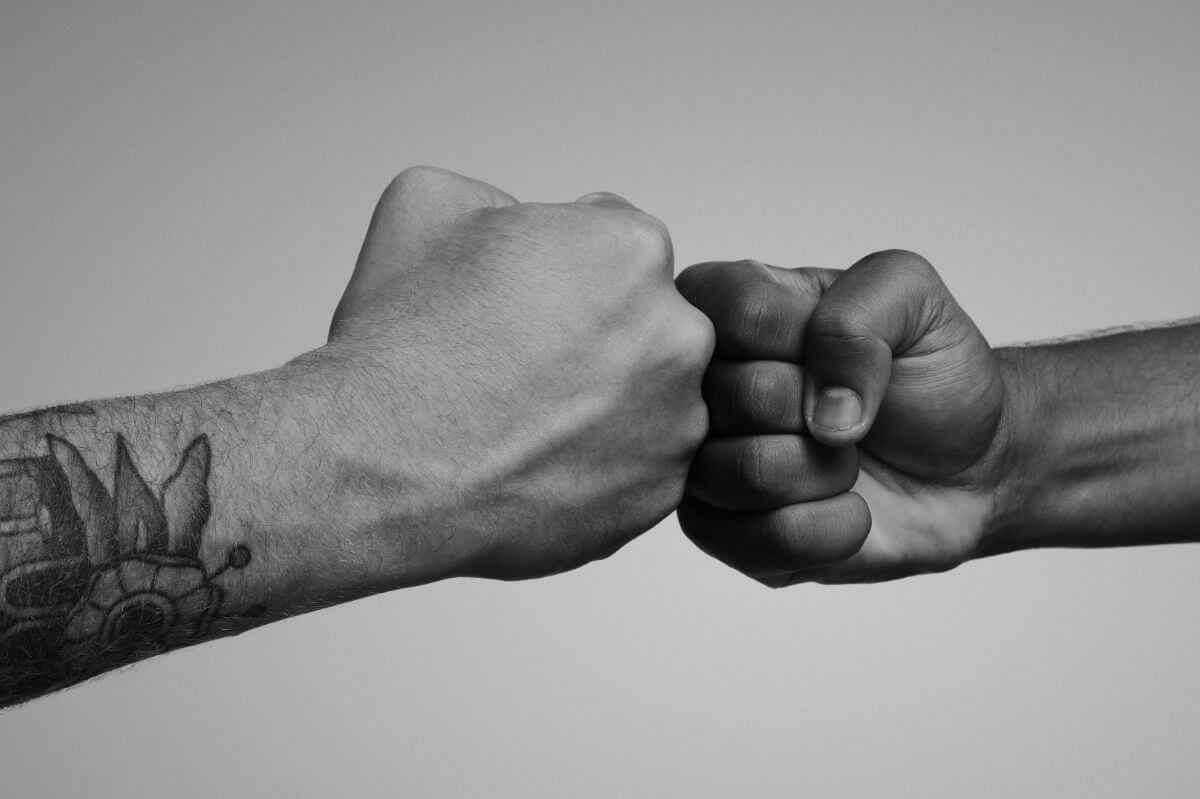 Doppelfisting – was es ist, für wen es geeignet sein kann und worauf man achten sollte