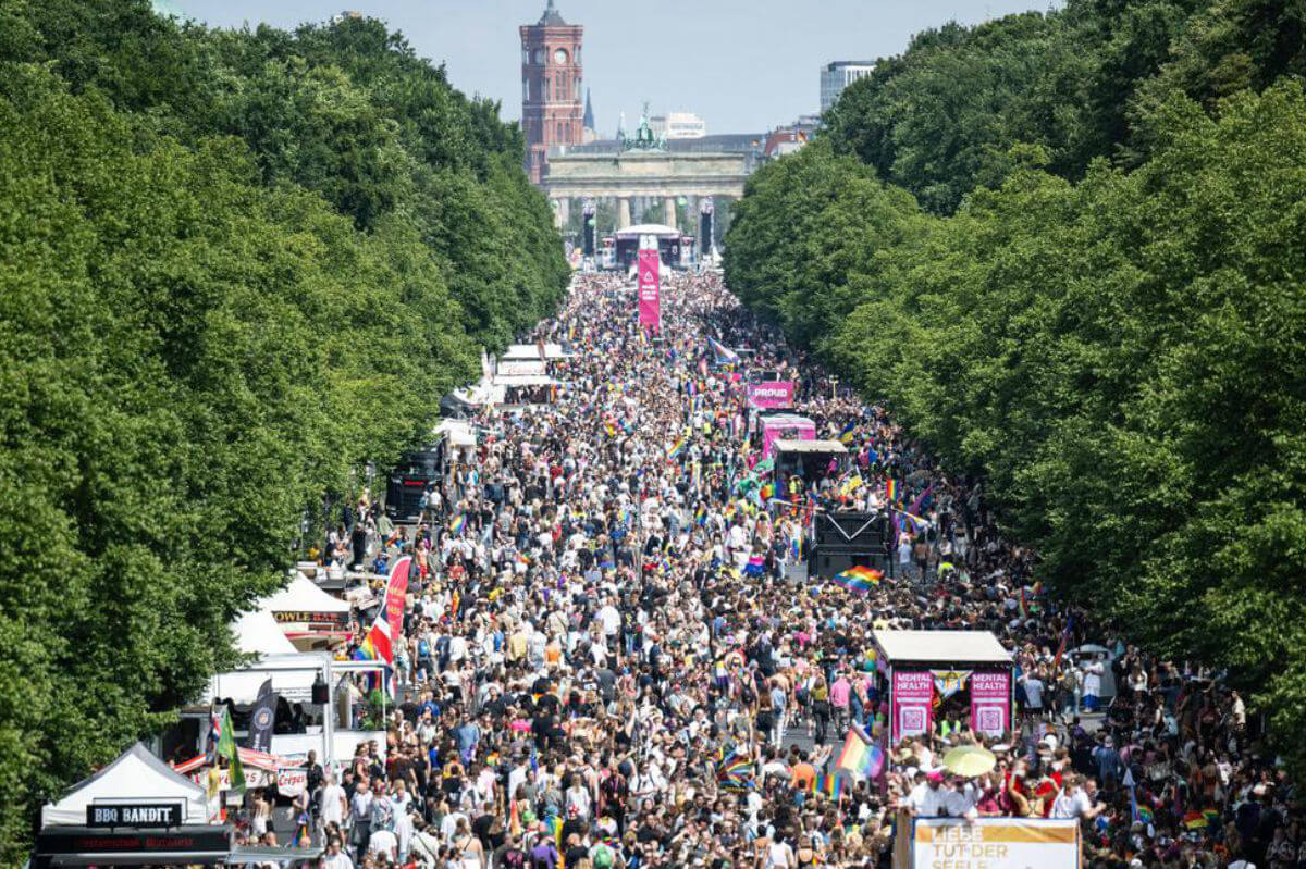 Berlin Pride 2026 at the Brandenburg Gate: History and Spectacle
